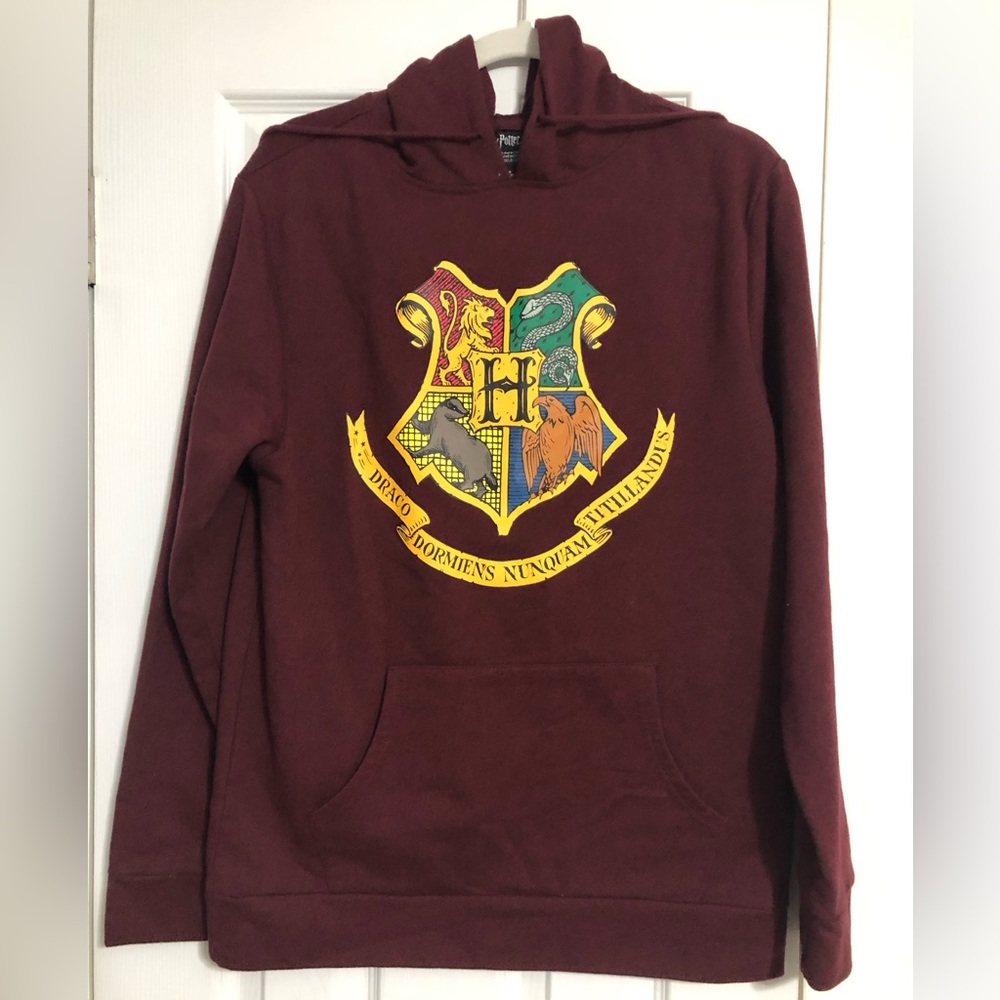 Harry‎ potter hooded sweatshirt women’s size medium. Hogwarts on back graphic
